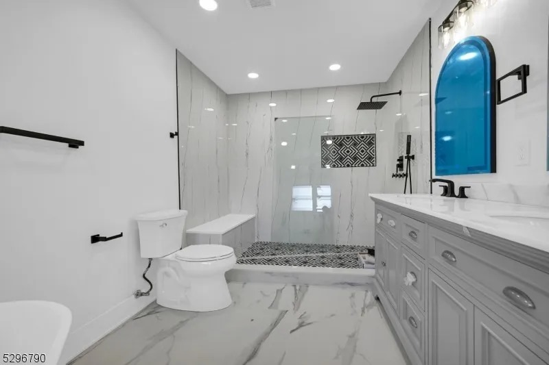 280 W Mt Pleasant Ave Livingston NJ bathroom photo 10